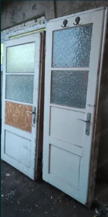 De vânzare ușă din lemn