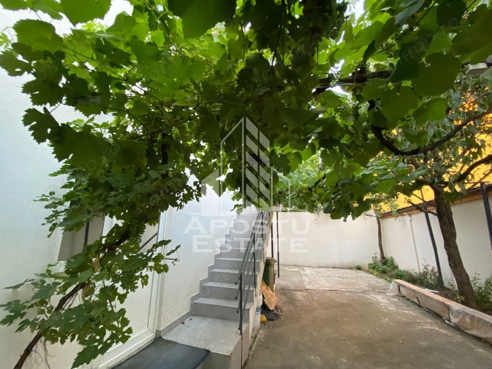 Casa P+1 cu 2 apartamente - pozitie excelenta pe Aleea Ghirodei