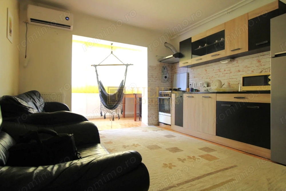 Apartament spatios, 3 camere, centrala proprie