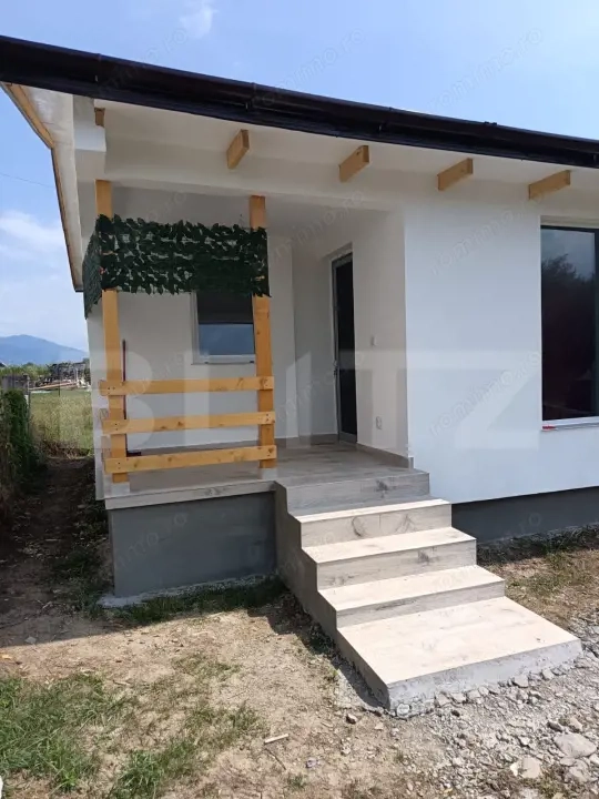 Casă de vânzare – Livezile, str. principală