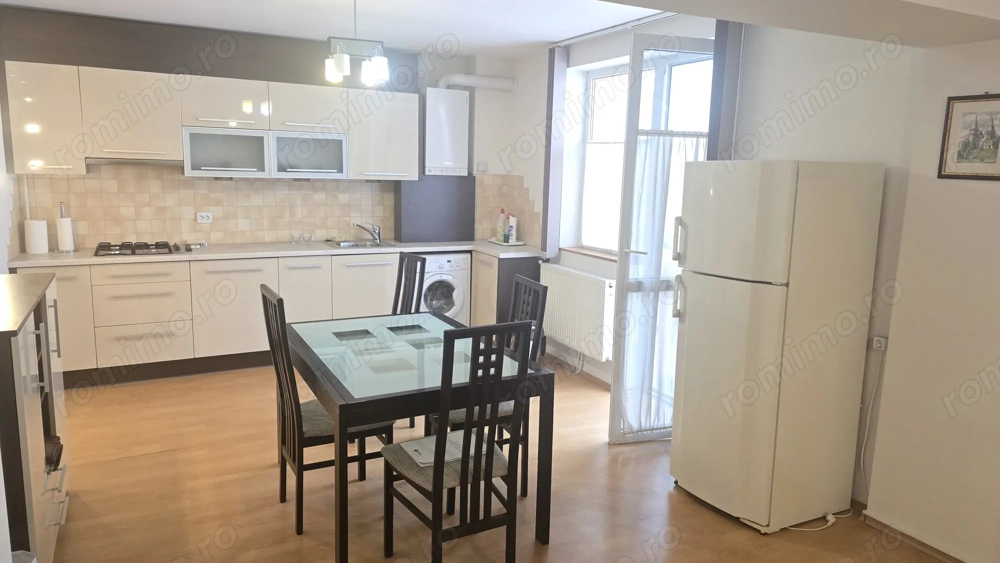 Vand apartament 2 camere, situat pe strada Nicolae Iorga, etaj 5, bloc de 6 etaje construit in 2009,