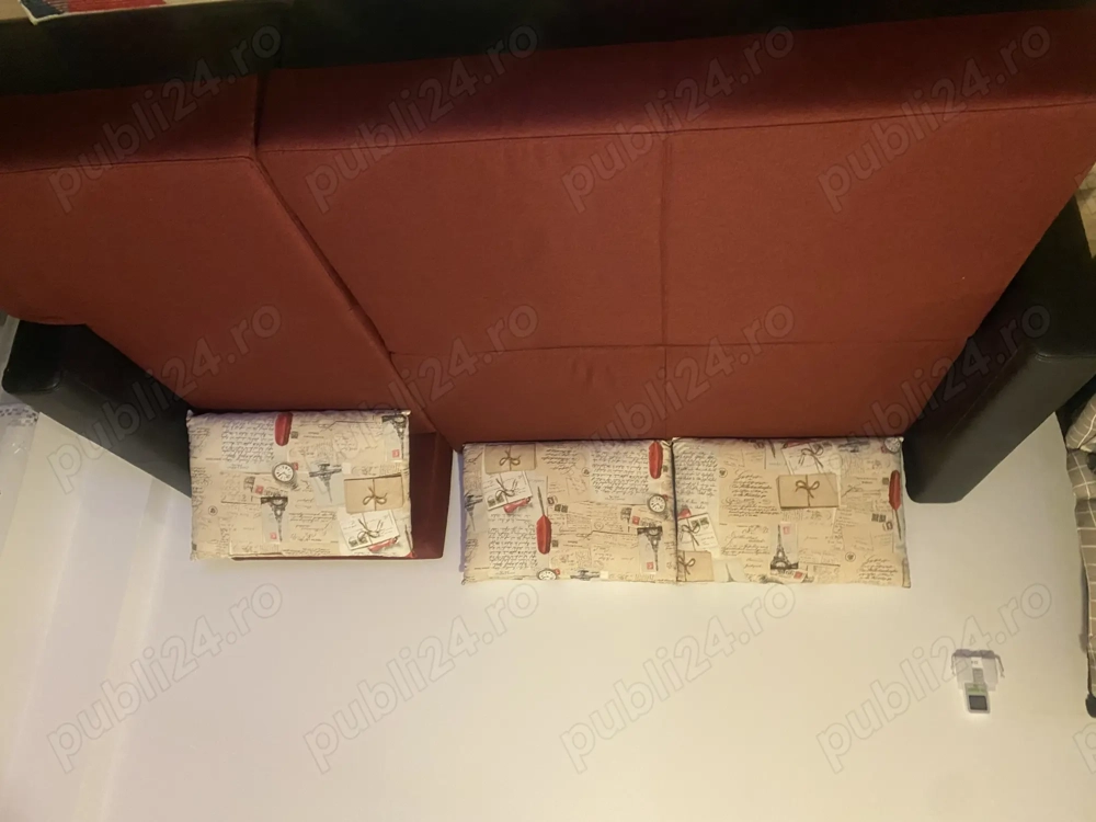 Colțar trei locuri, extensibil cu ladă depozitare este foarte soo pui atins,