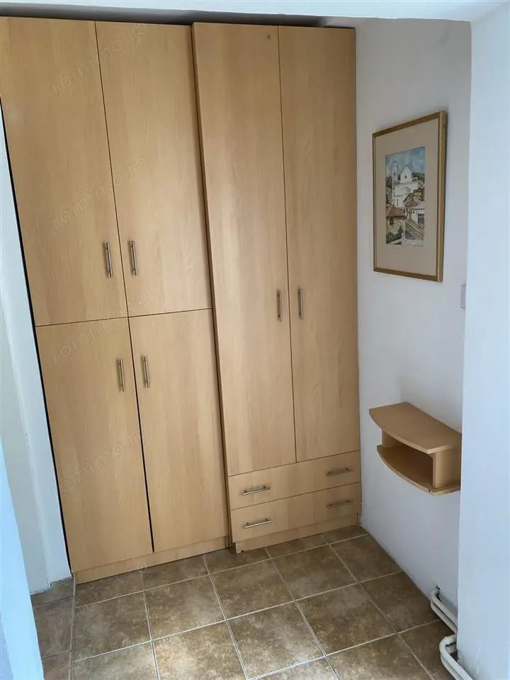 Vanzare apartament de doua camere  zona Pacii