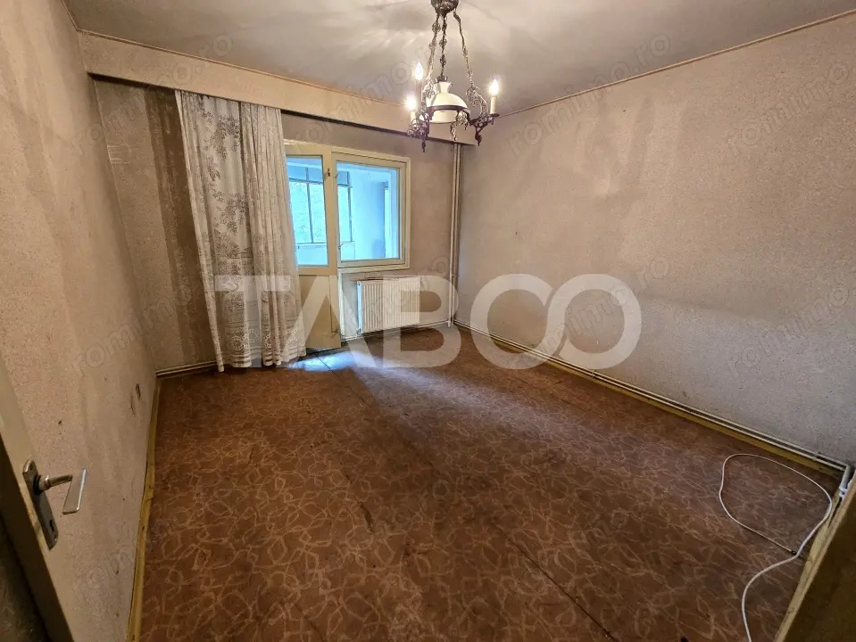 Apartament decomandat 4 camere 4 balcoane 2 bai etaj 1 Central Sibiu