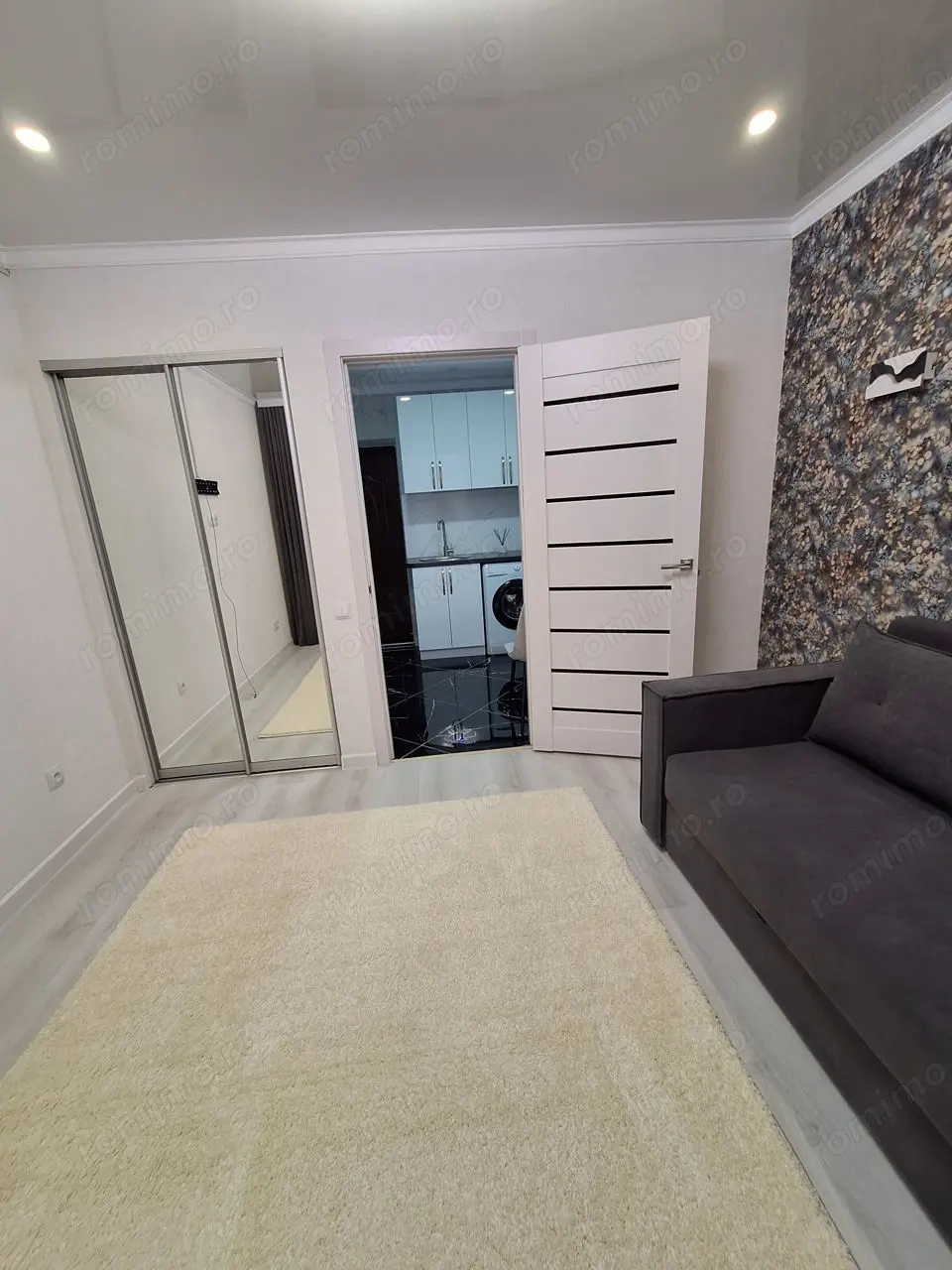 Apartament 2 camere de vanzare zona 1 Decembrie
