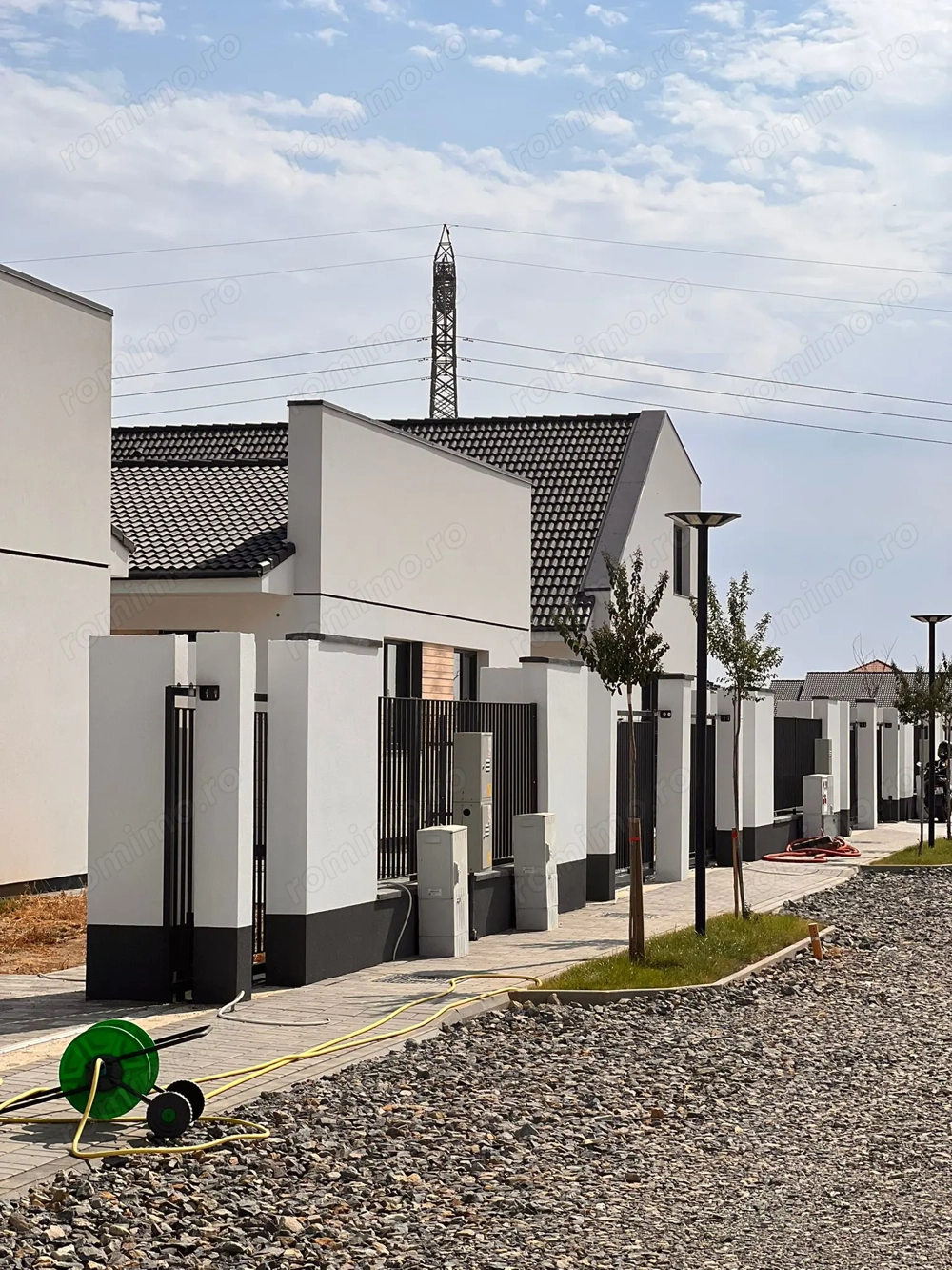 Comision 0%. Duplex pe parter.  Panouri solare.  328 mp teren.  La cheie. Comision 0%. Duplex pe parter.  Panouri solare.  328 mp teren.  La cheie.