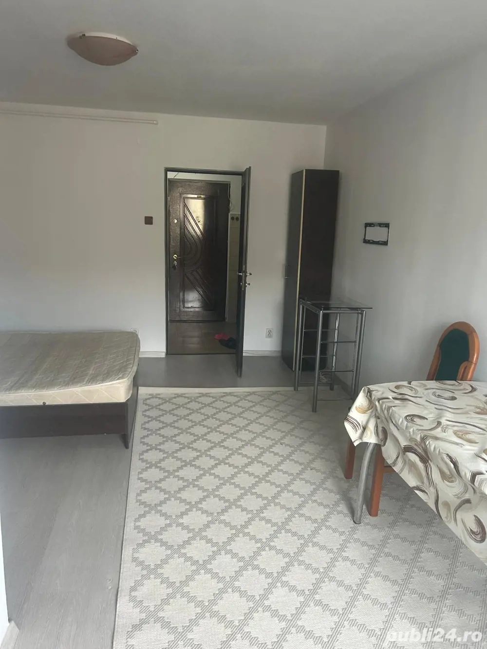 inchiriez garsoniera 