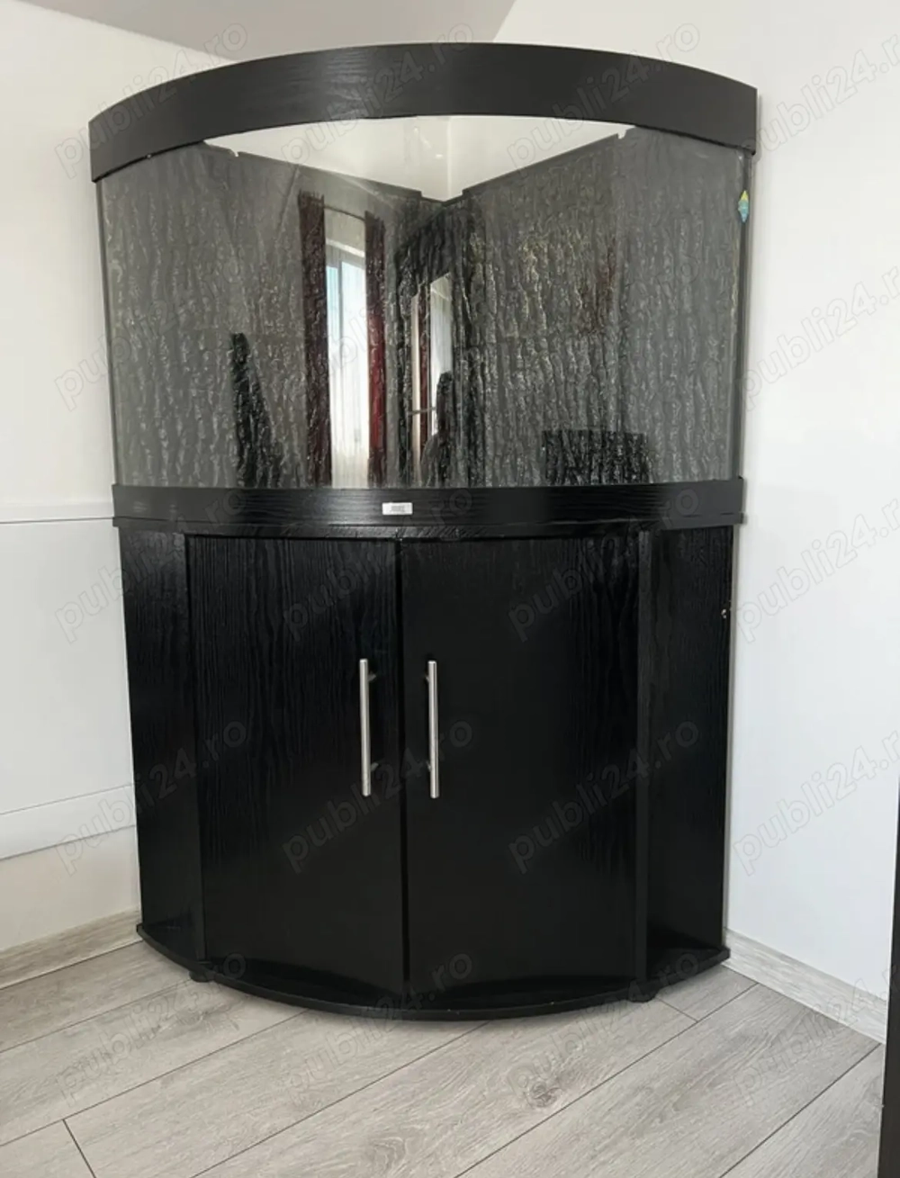 Acvariu de pești mari