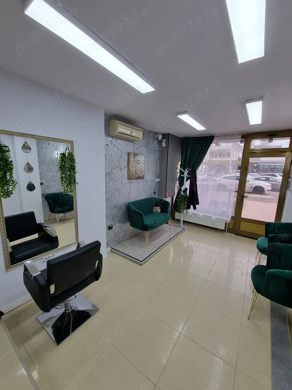 Închiriere post de lucru frizer  Închiriere post de lucru frizer