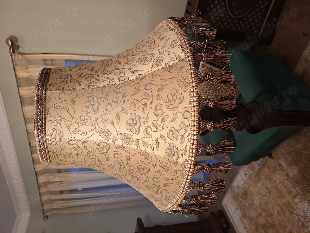 Lampadar din lemn 
