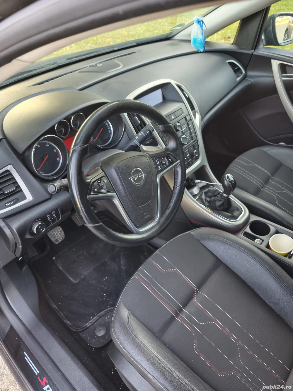 Vând Opel Astra j 2011