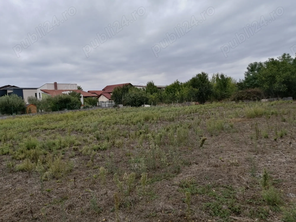 Promovam teren  suprafata de 4200mp, ideal case înșiruite pentru puz , acces strada Strauss