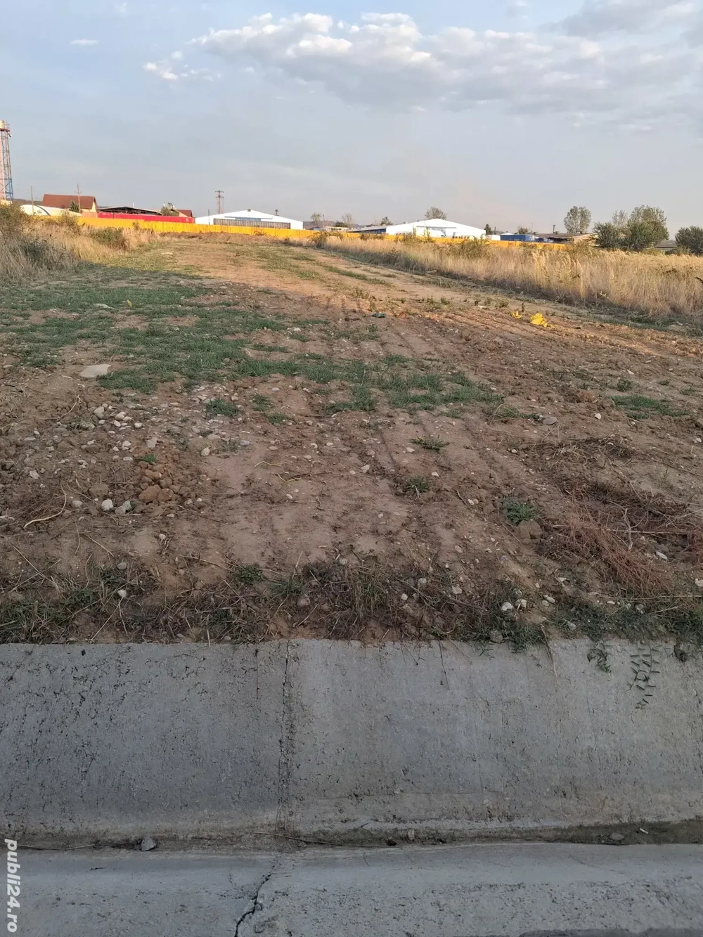 Teren Simian în spate la Frauella, accept variante 