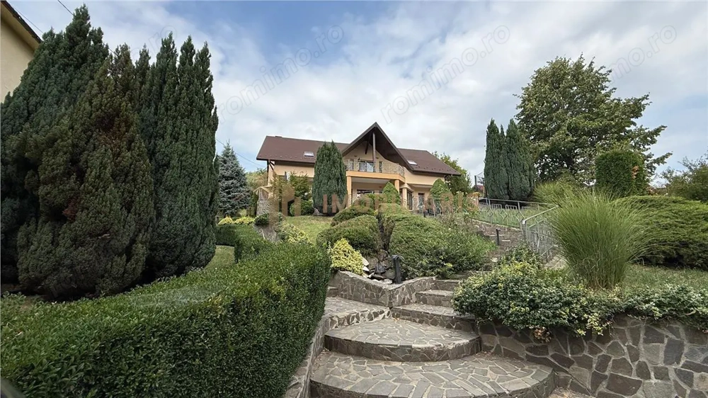 Casa individuala cu etaj zona Sanatatii Casa individuala cu etaj zona Sanatatii