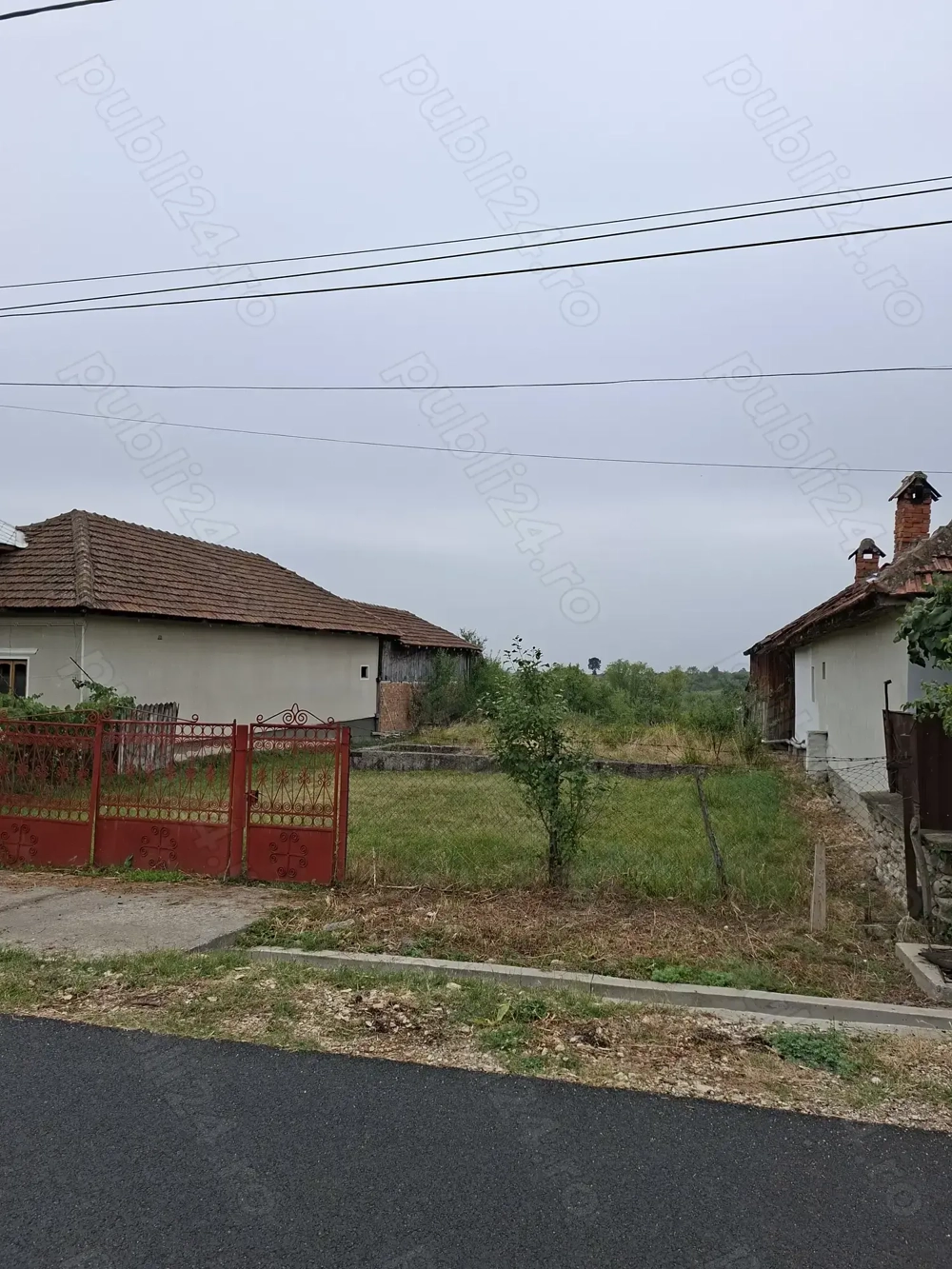 Teren de vânzare   1450 m , 14 m deschidere la strada principală