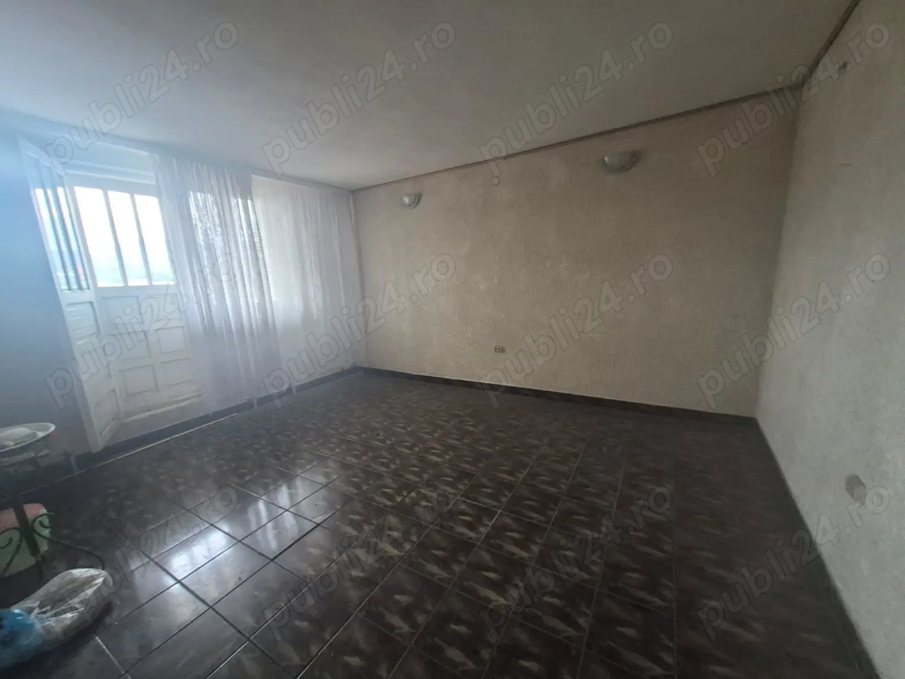  De Inchiriat    Cladire P+M 266 MP 