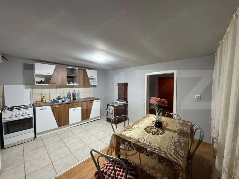 Casa cu 4 camere, 117 mp, teren generos de 5594 mp, in Criscior 