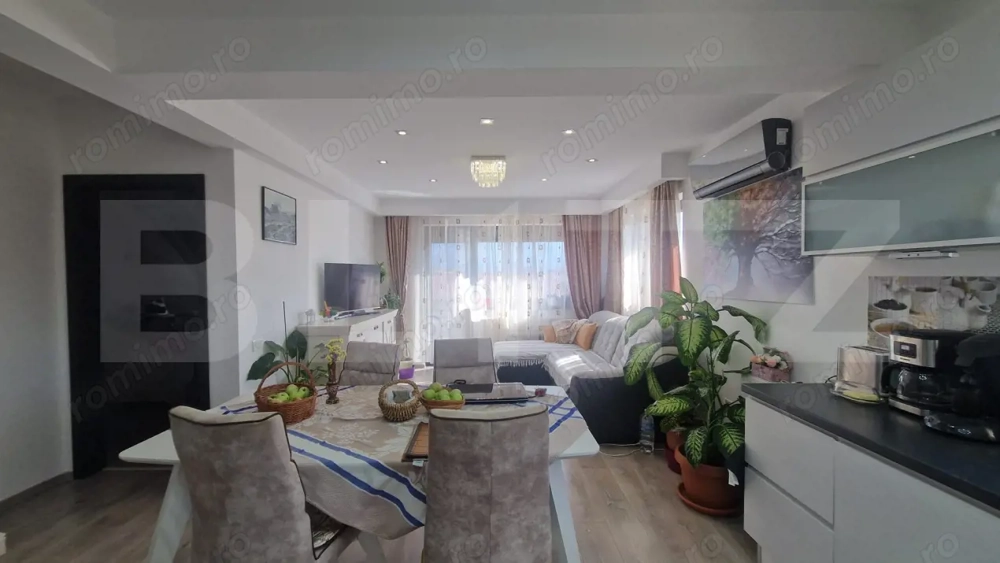 Apartament 4 camere zona Tractorul , luminat decomandat 17 mp terase