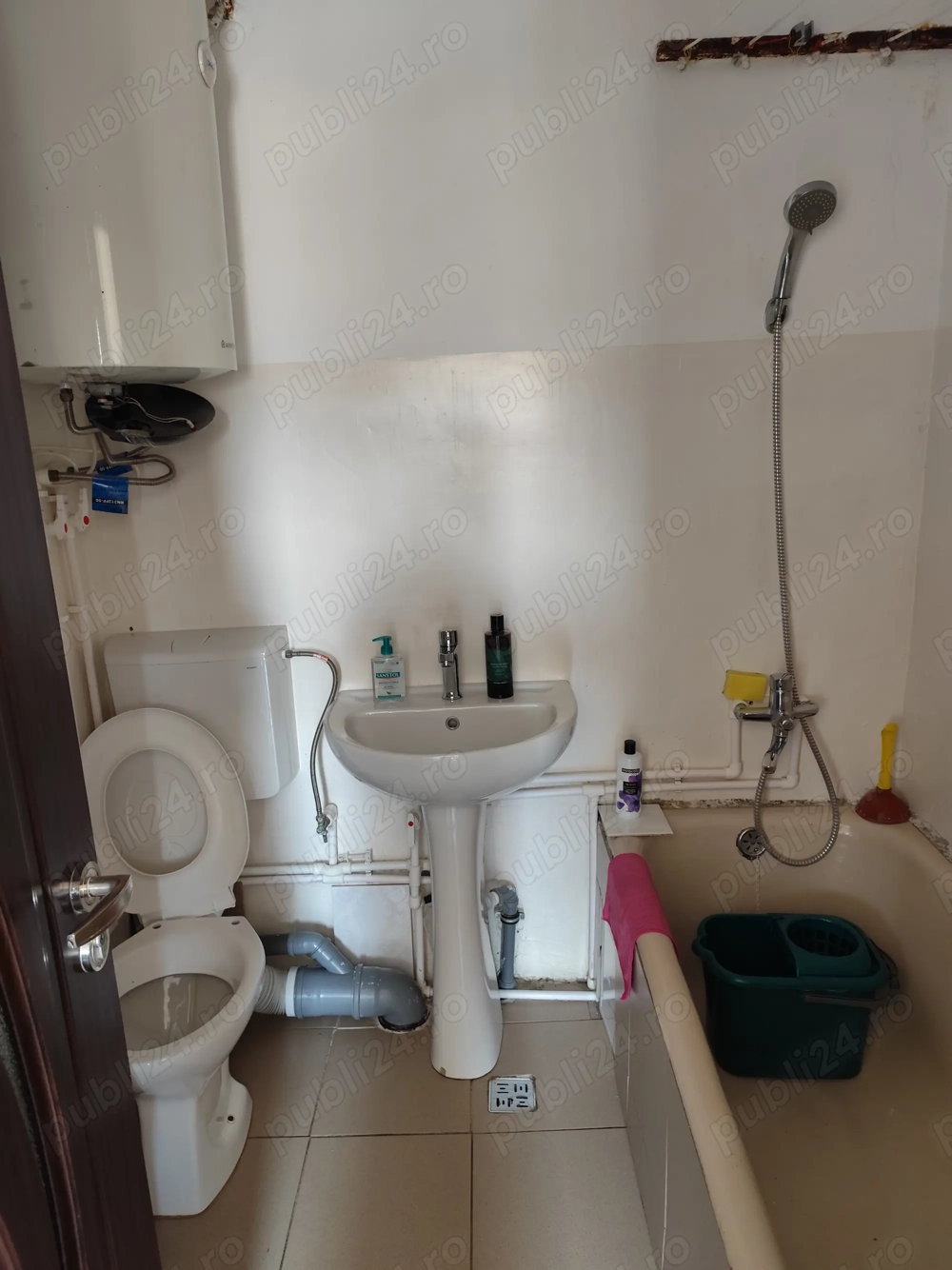 Vând garsonieră etaj 4 