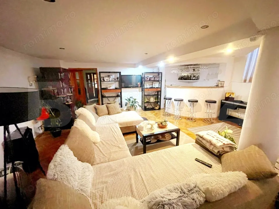 Casa individuala cu 6 camere,teren 516 mp, zona Centrala