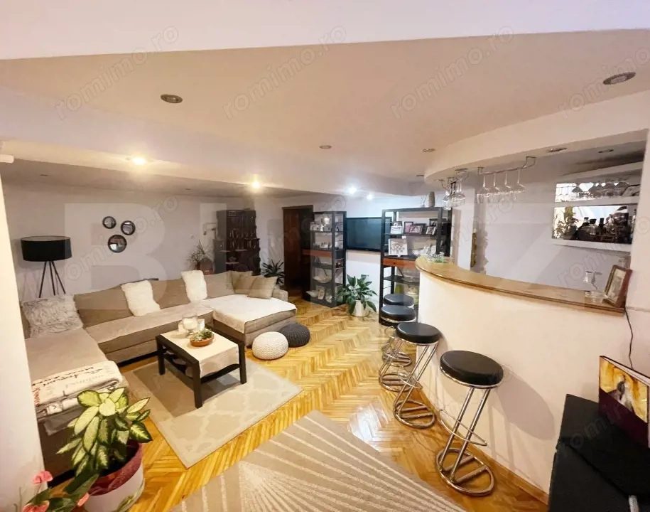 Casa individuala cu 6 camere,teren 516 mp, zona Centrala