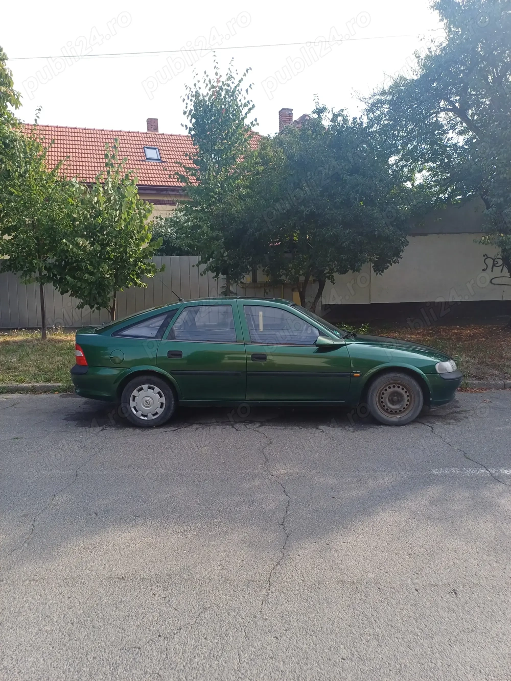 Vand Opel Vectra 1996, functional, stare buna, benzina 1,6, pret: 500 euro, actele la zi, Timisoara.