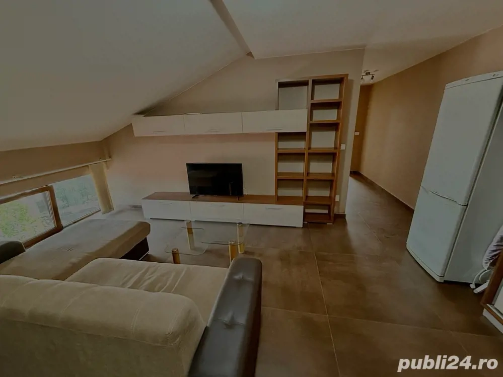 Ap 2 camere spatioase, Centru - zona Romanilor, cu loc de parcare în curtea interioară