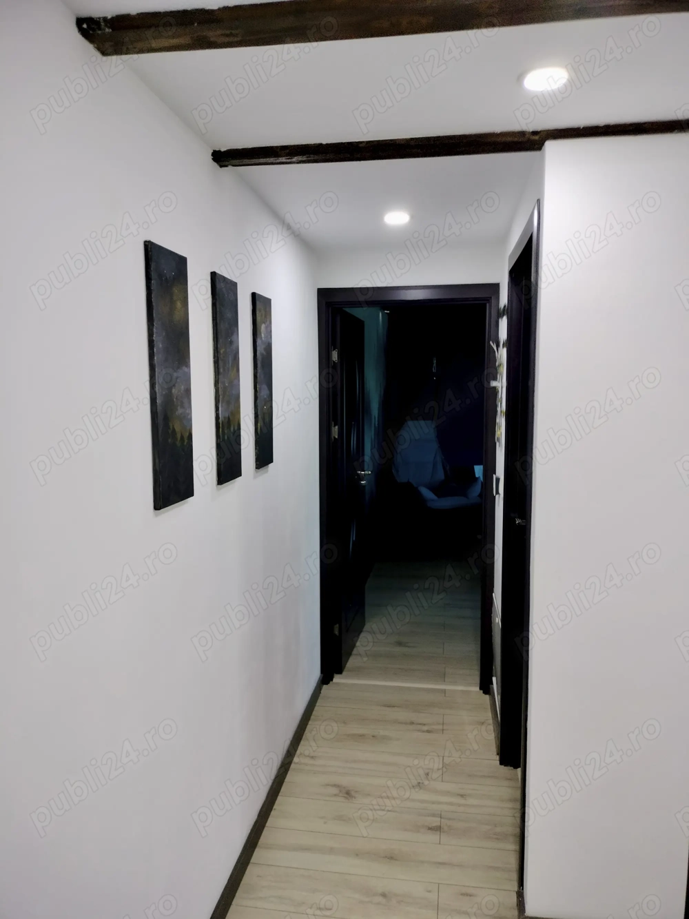 Vând apartament semidecomandat 4 camere, 2 bai, semidecomandat