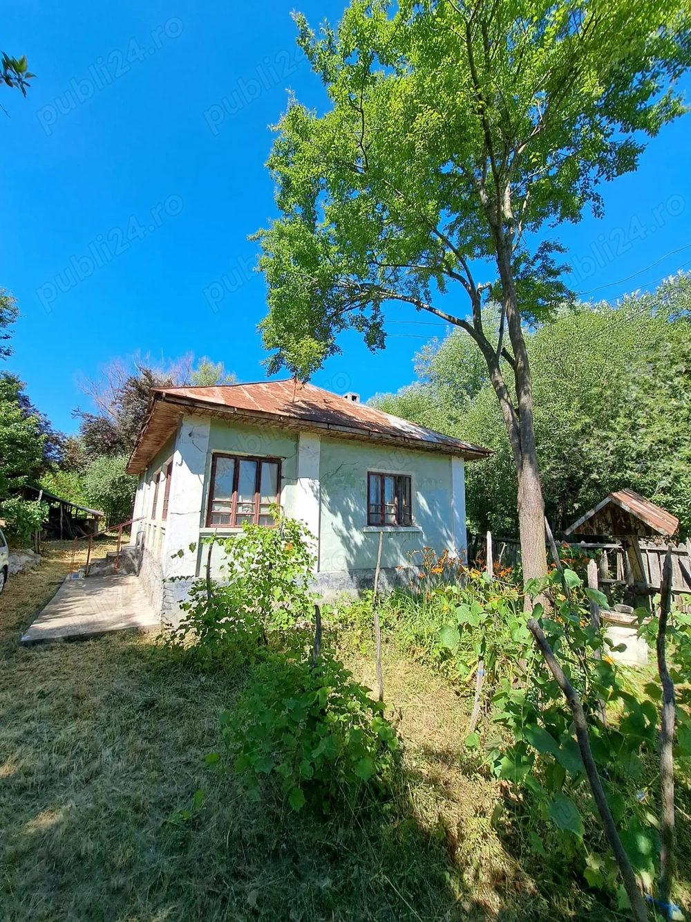 Casa 5 camere(70m ), teren 2300m , com. Zătreni,  jud. Vâlcea 