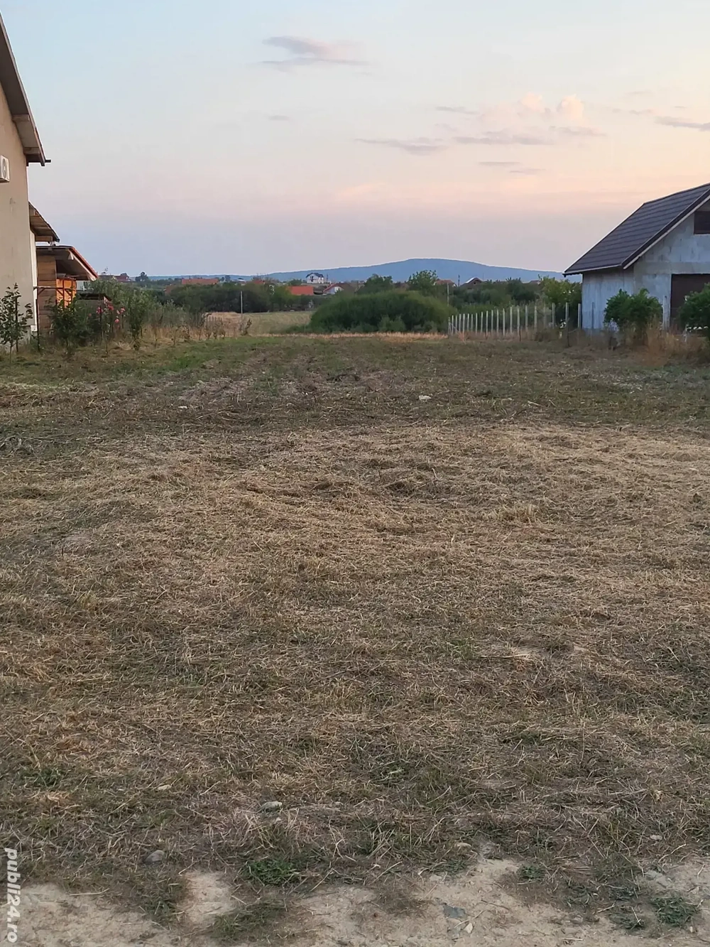 Vând teren intravilan  Vând teren intravilan