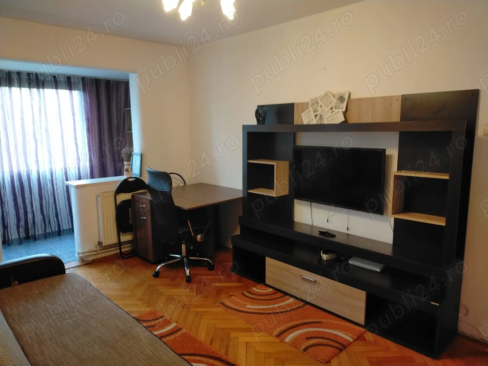 Apartament cu trei camere mobilat, centrală termică, negociabil