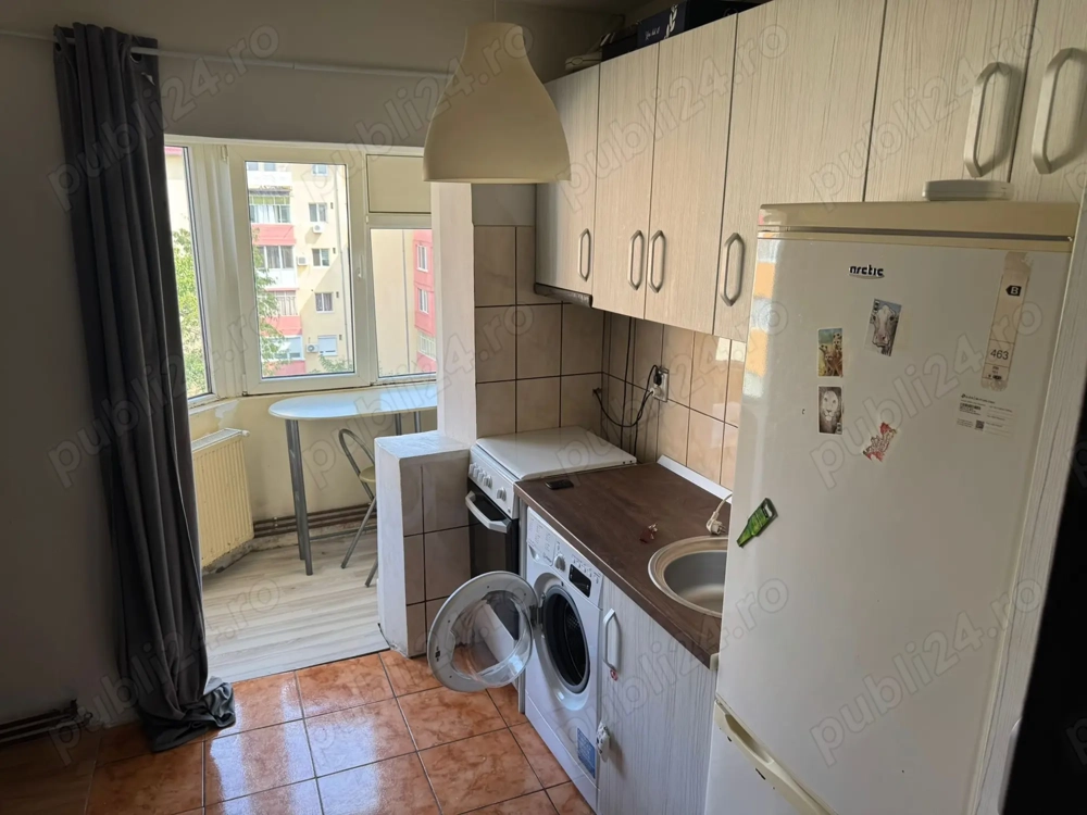 Inchiriez apartament cu o camera Inchiriez apartament cu o camera