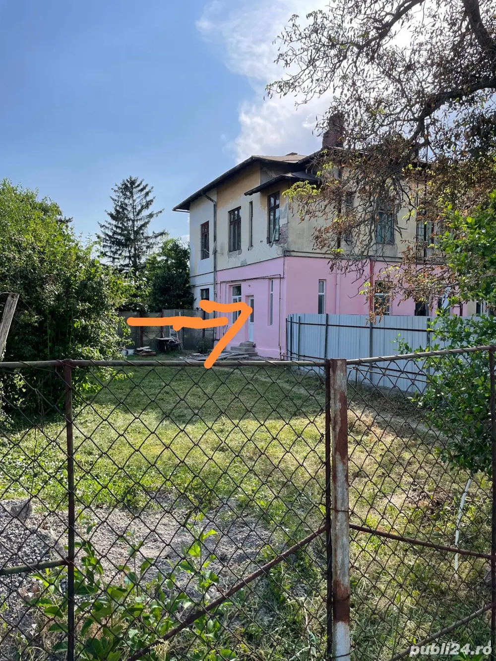 Vând apartament 2 camere +teren