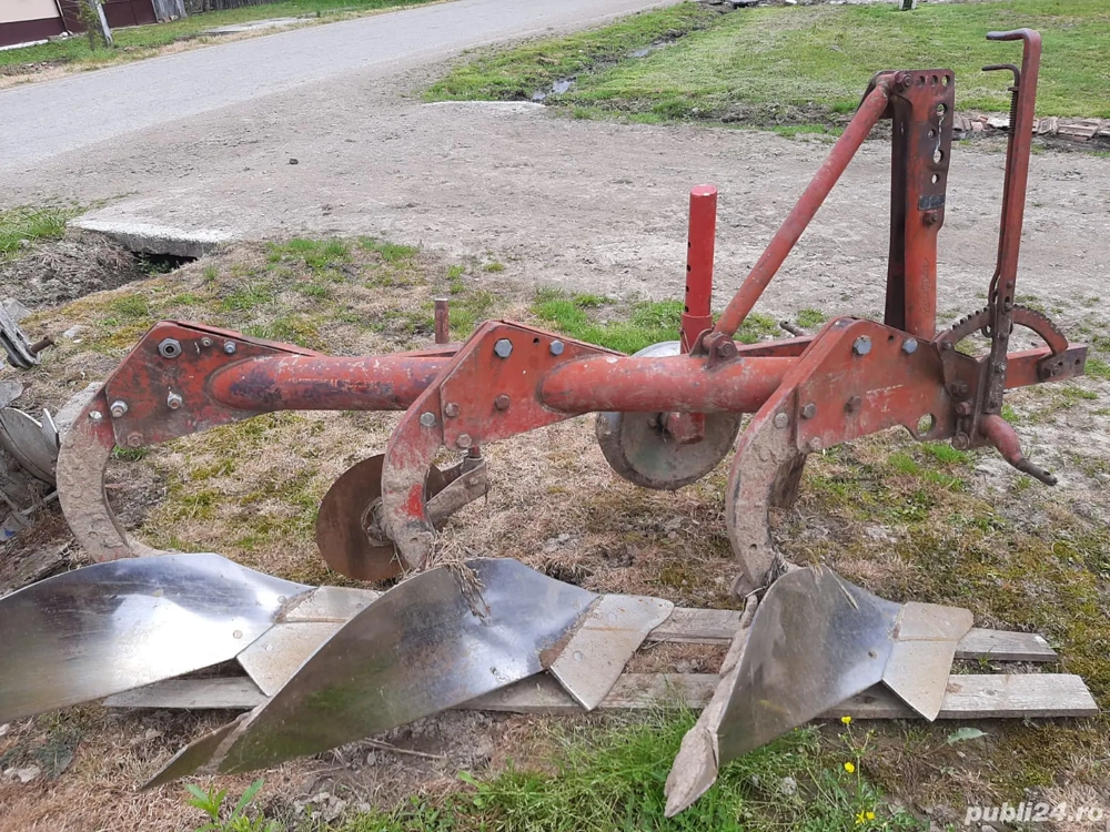 plug kverneland si culegatoare porumb