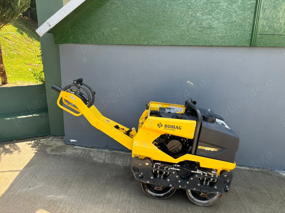 inchiriez cilindru compactor