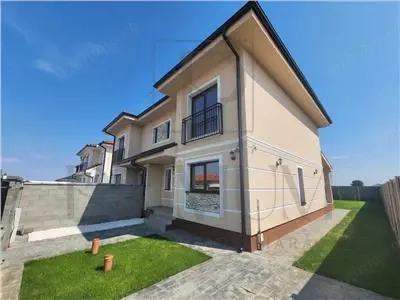 Duplex de vanzare - 5 camere - despartit prin zid dublu