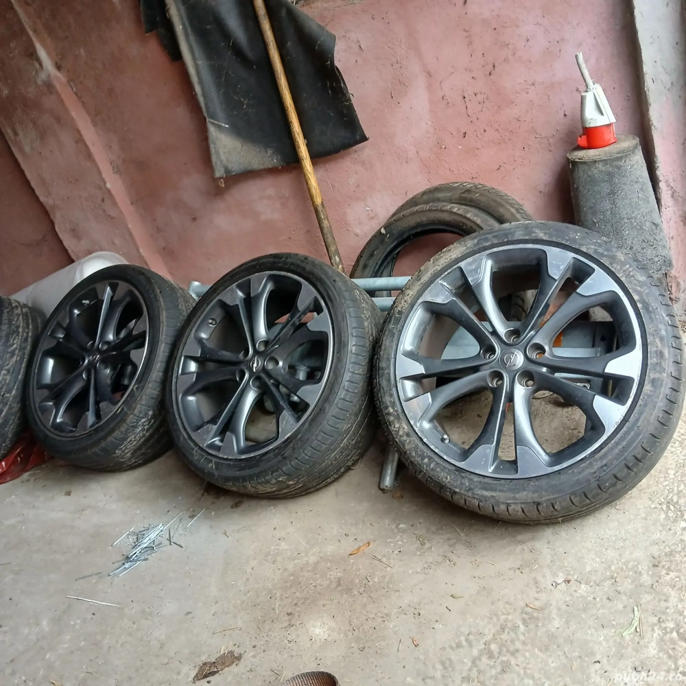 Vând roți 245/40R20 99W