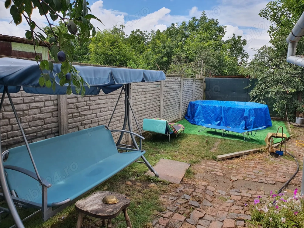 Casă spațioasă cu teren generos în Deta