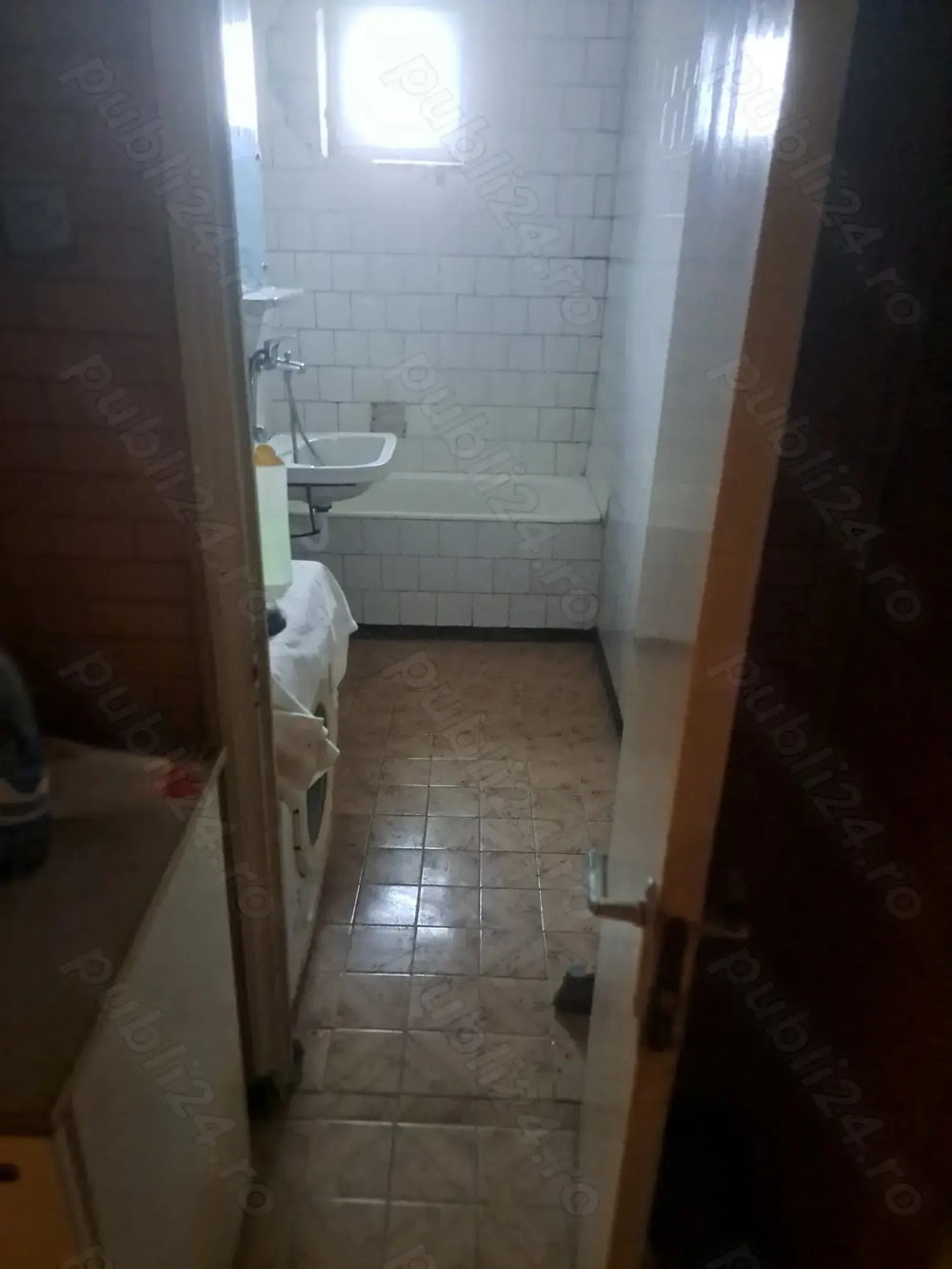 Apartament  de  vânzare  în  Sebeș  Alba  cartier  Lucian  Blaga  4 camere .2 balcone.pivniță  .pod 