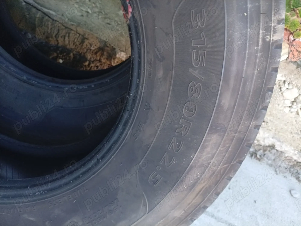 Vind 2 anvelope 315/80/22.5