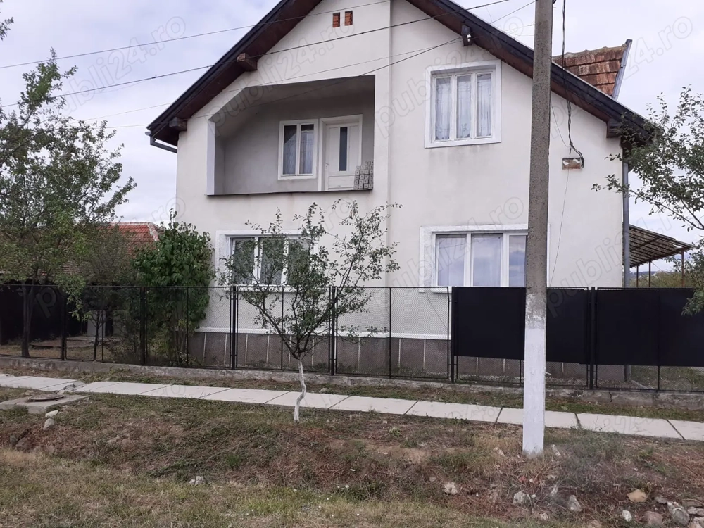 Vând casa cu etaj individuala