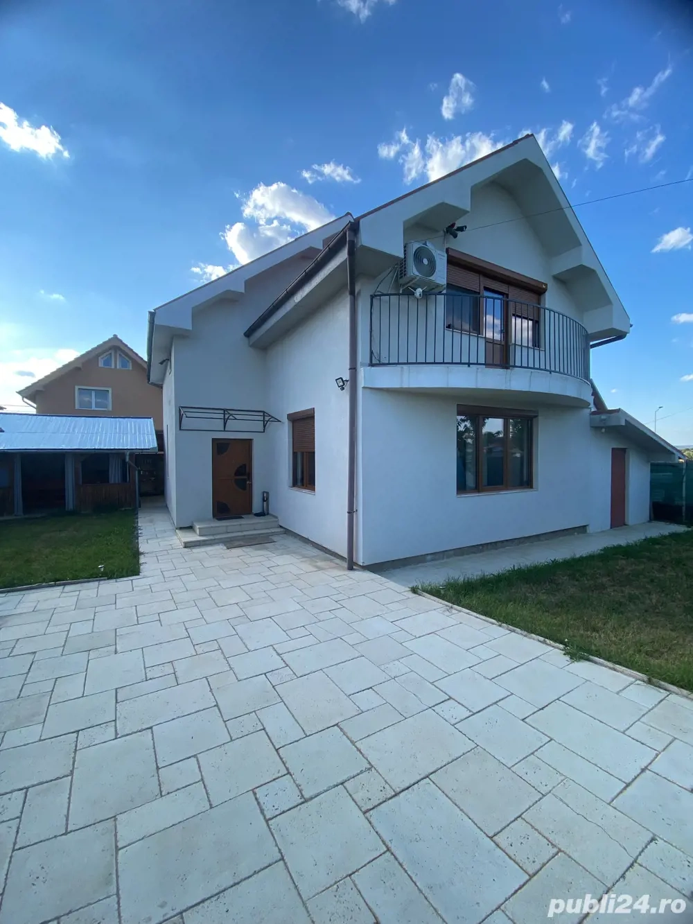 OCAZIE !! Casă complet utilată , mobilată !!