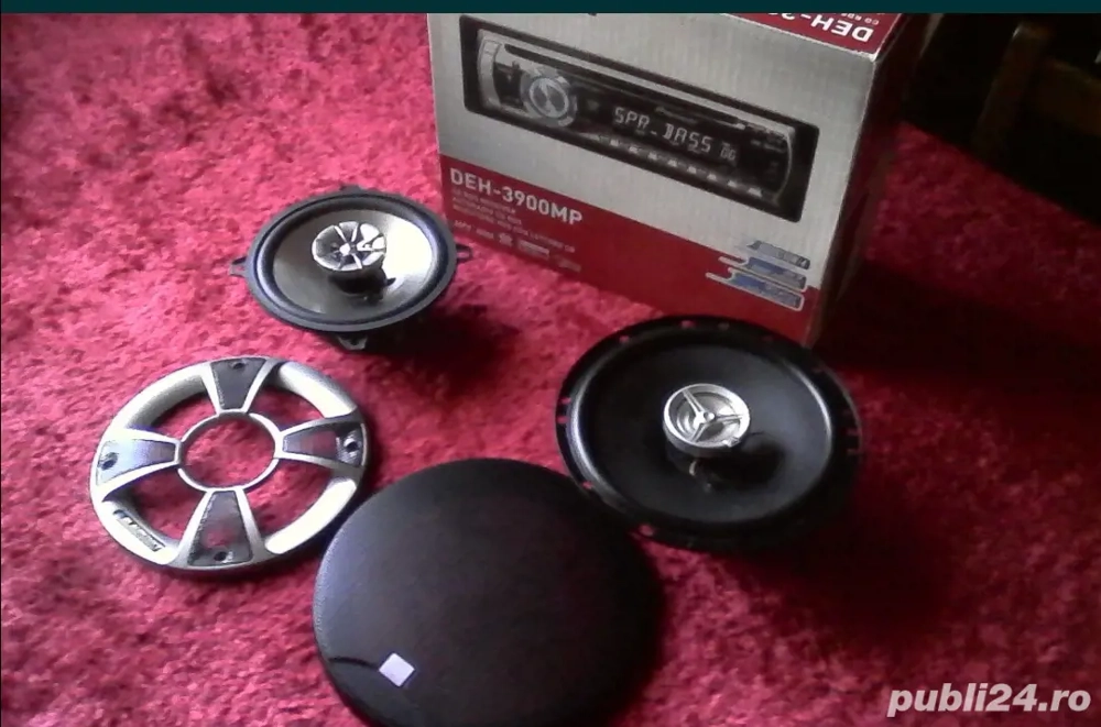 Sistem audio pentru masina(mp3 player+4 boxe)
