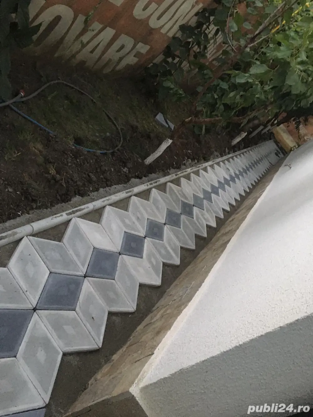 Montaj pavele curți, parcări, trotuare, alei, garaje, construcții