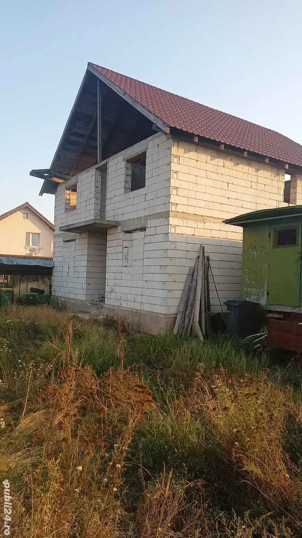 Casa cu etaj in rosu  in Osorhei