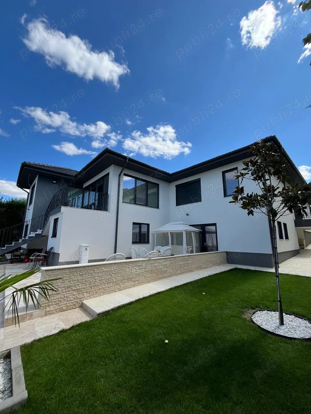 Vilă cu 7 camere, P+E, Piscină, 1102mp teren, Dealuri, Oradea.