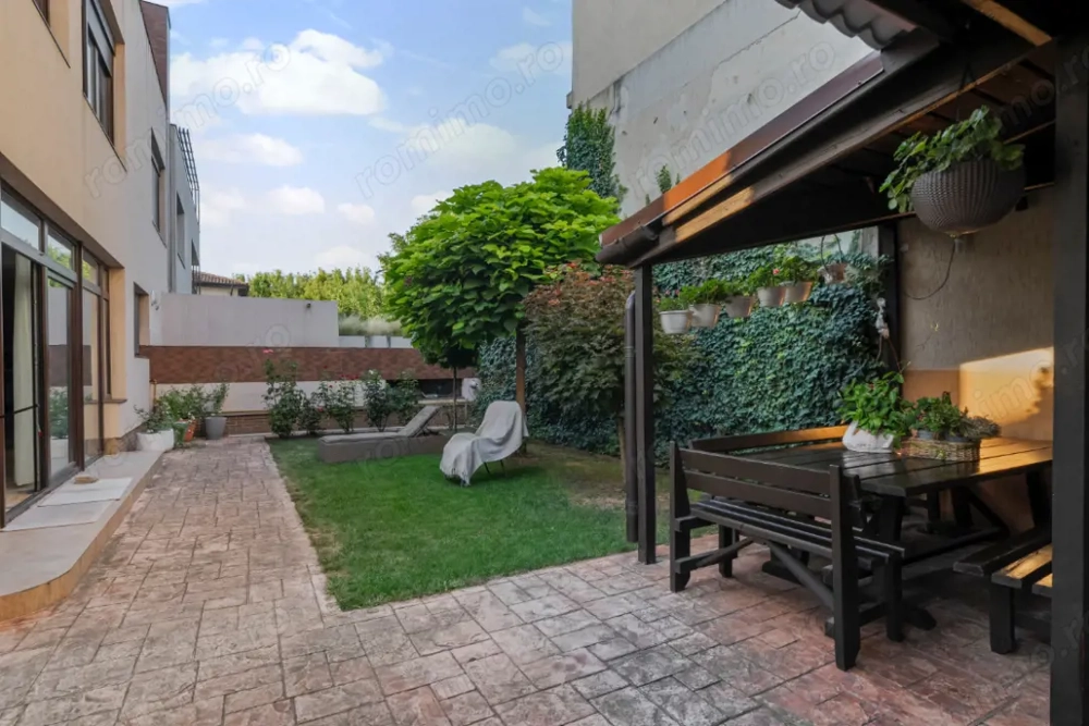 Salajan - vila superba cu 2 etaje - 7 camere - curte libera 232mp