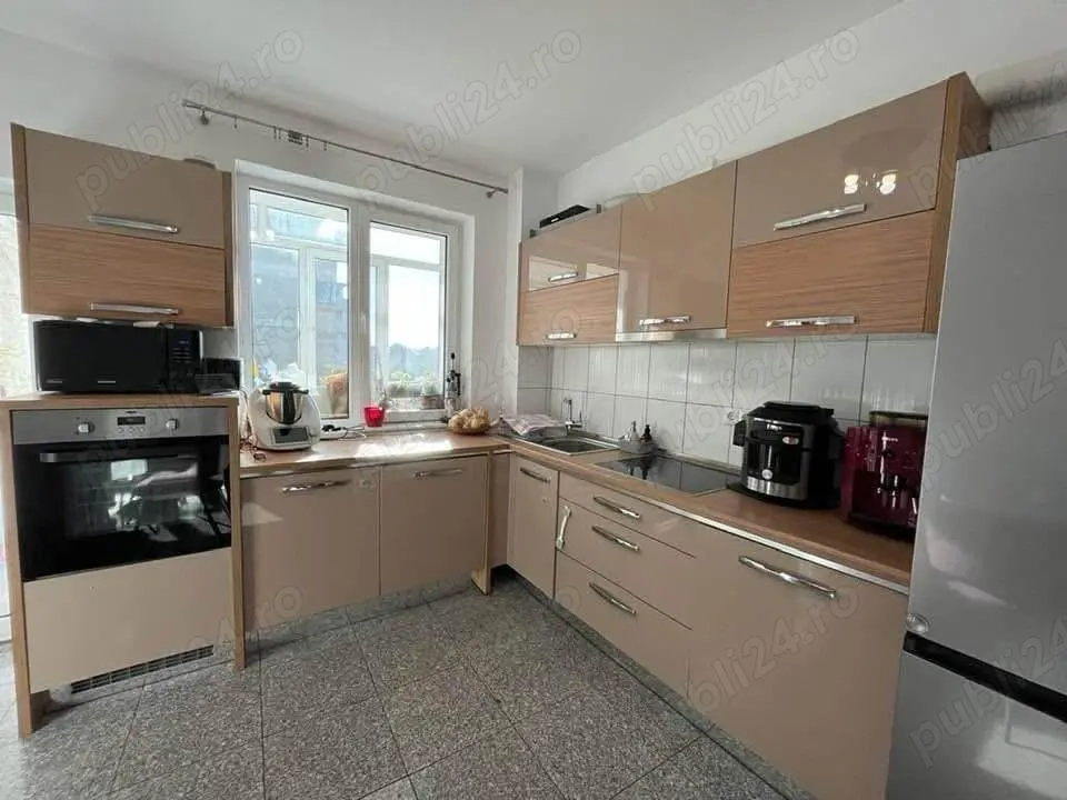 Apartament 3 camere, 83 mp utili, parcare privată, Magheru, Oradea. Apartament 3 camere, 83 mp utili, parcare privată, Magheru, Oradea.