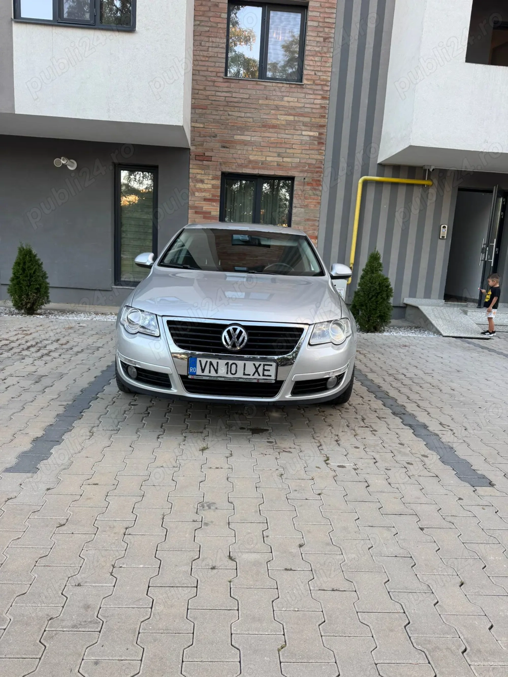 Volkswagen Passat 2.0 TDI   140 CP   2009   Gri metalizat Volkswagen Passat 2.0 TDI   140 CP   2009   Gri metalizat