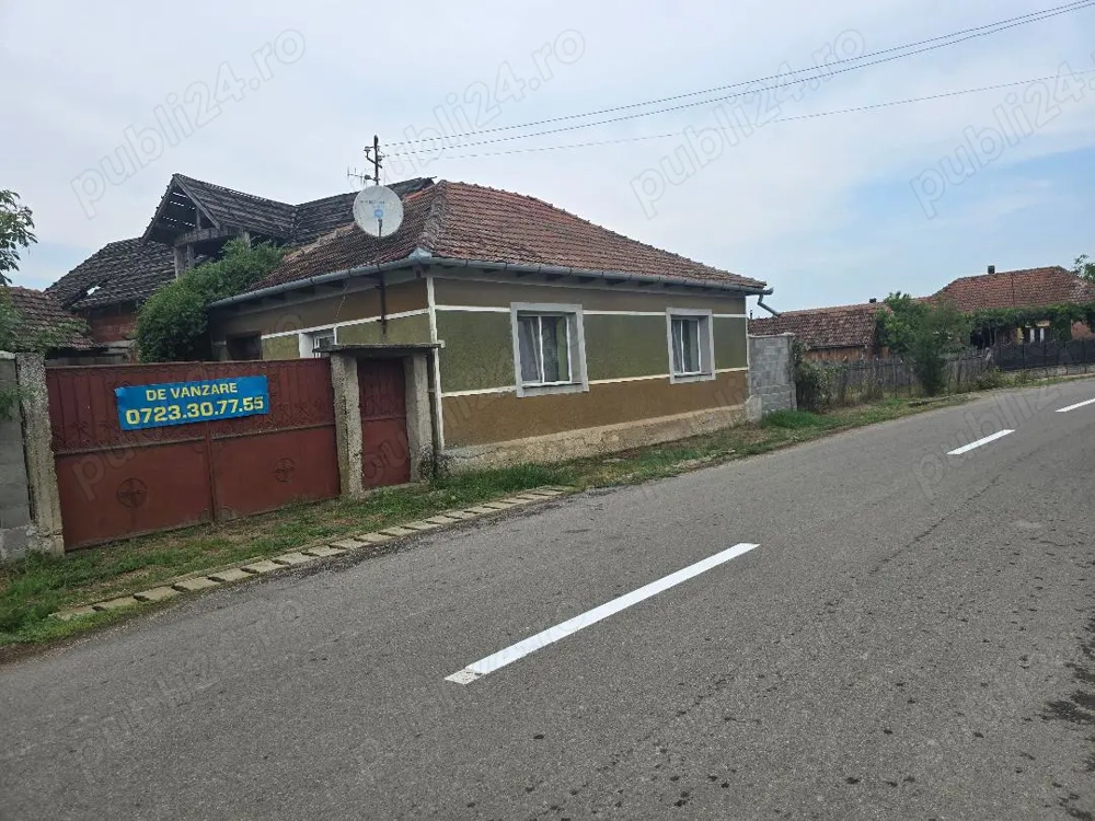 Vand casa loc SUMUGIU, sc 200 mp , parte casa noua la rosu , teren 2670 mp, la sosea, front mare